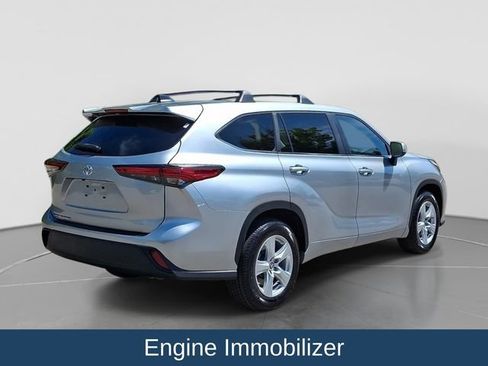 Used 2023 Toyota Highlander L FWD image 7