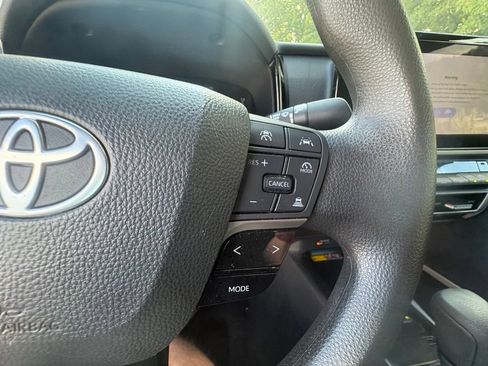 Used 2025 Toyota Camry LE FWD image 17