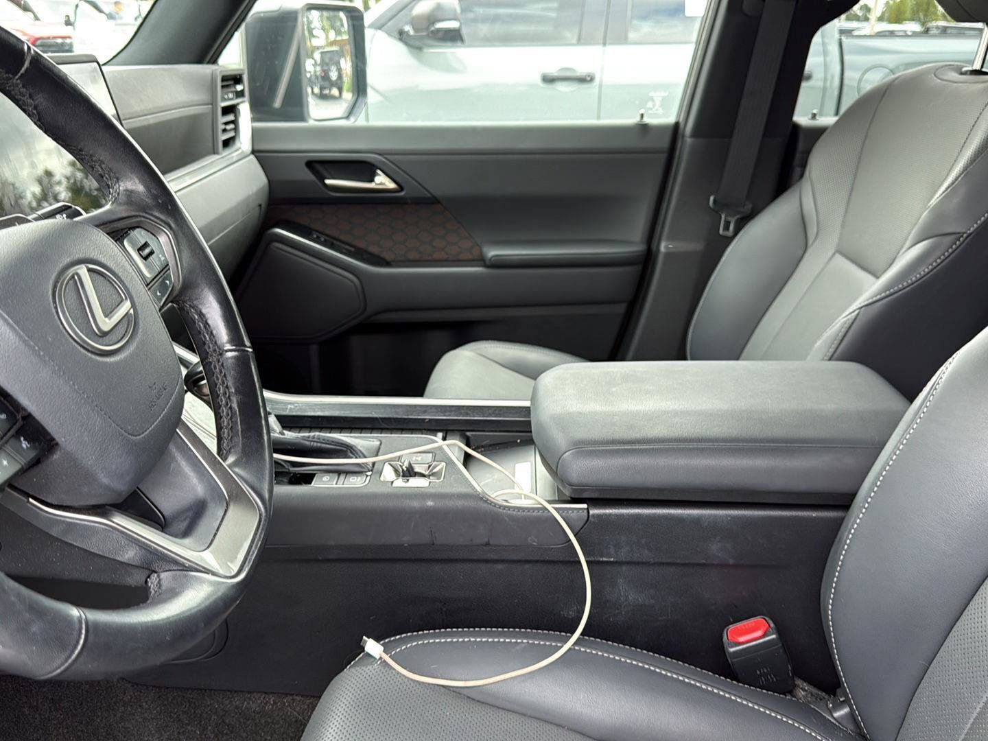 Used 2024 Lexus GX 550 w/ Accessory Package (Z1) AWD/4WD image 2