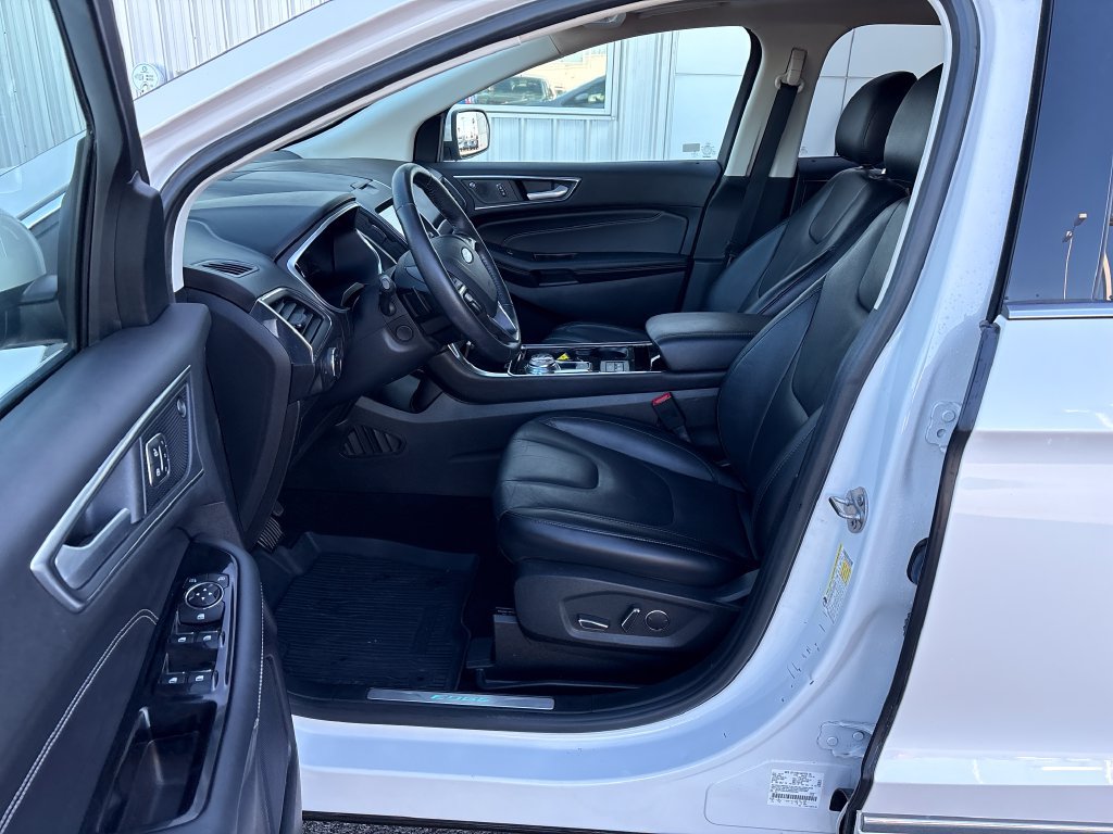 Used 2019 Ford Edge Titanium w/ Equipment Group 301A AWD/4WD image 9