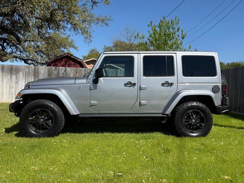Used 2017 Jeep Wrangler Unlimited Sahara image 12