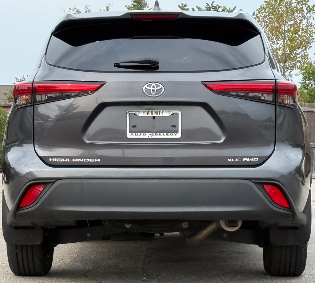 Used 2021 Toyota Highlander XLE AWD/4WD image 4