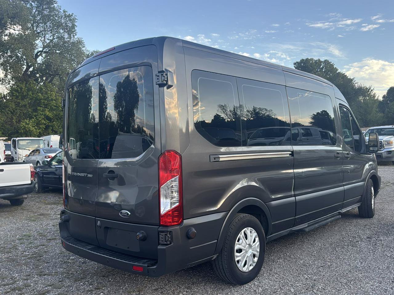 Used 2017 Ford Transit 350 XLT RWD image 5