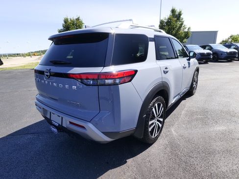 Certified 2024 Nissan Pathfinder Platinum AWD/4WD image 6