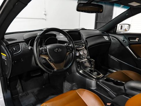 Used 2013 Hyundai Genesis 3.8 RWD image 13