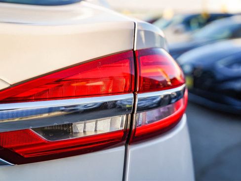 Used 2020 Ford Fusion SE image 11