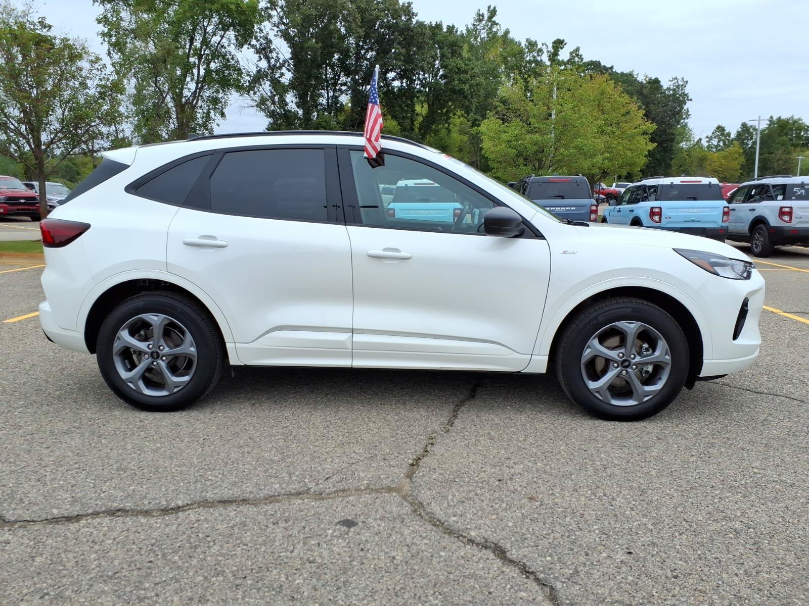 Used 2024 Ford Escape ST-Line w/ Tech Pack #1 AWD/4WD image 9