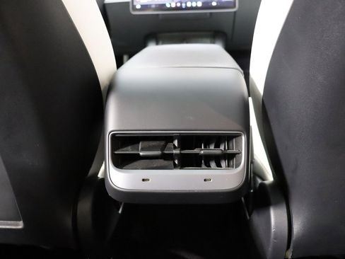 Used 2021 Tesla Model Y Long Range image 31