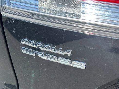 Used 2025 Toyota Corolla Cross LE FWD image 9