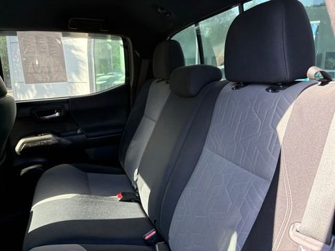 Used 2021 Toyota Tacoma TRD Off-Road RWD image 31