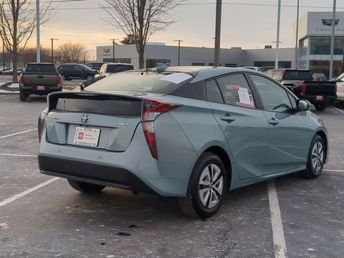 Certified 2017 Toyota Prius Four image 5