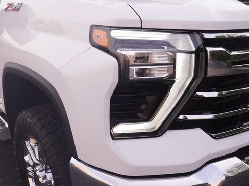 Used 2025 Chevrolet Silverado 2500 LTZ w/ LTZ Convenience Package AWD/4WD image 30