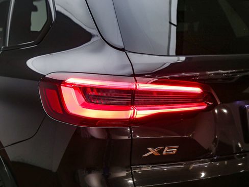 Certified 2022 BMW X5 xDrive40i w/ M Sport Package AWD/4WD image 12
