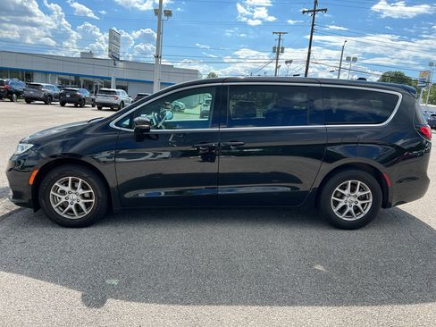 Used 2025 Chrysler Pacifica Select FWD image 8