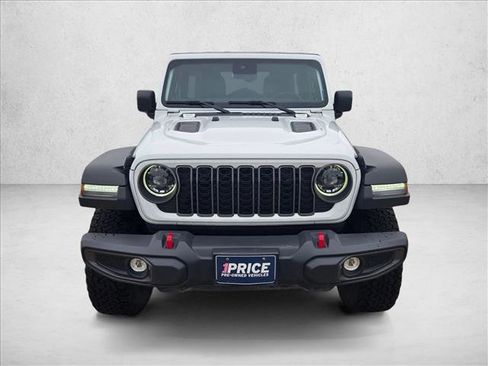 Used 2025 Jeep Wrangler Unlimited Rubicon AWD/4WD image 2