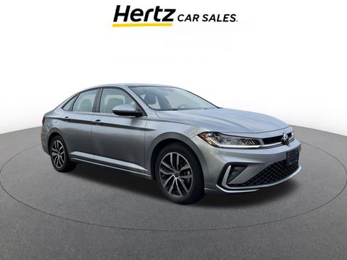 Used 2025 Volkswagen Jetta SE image 1