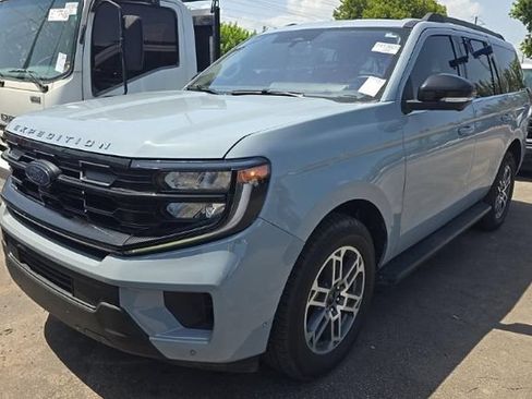 Used 2025 Ford Expedition Active RWD image 1