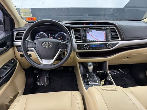 Used 2017 Toyota Highlander XLE image 7