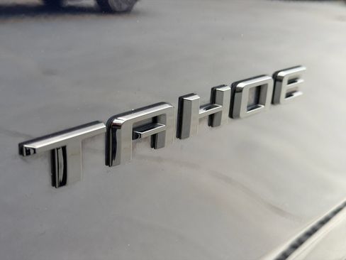 Used 2021 Chevrolet Tahoe Z71 w/ Luxury Package AWD/4WD image 17