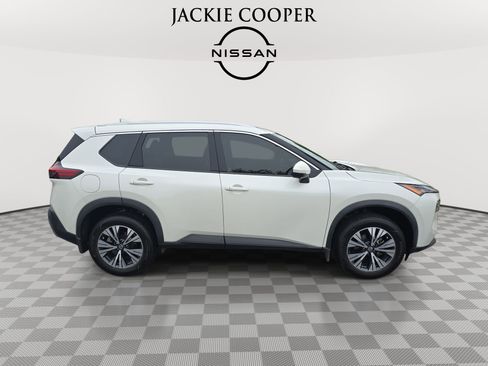 Used 2021 Nissan Rogue SV w/ Premium Package FWD image 4