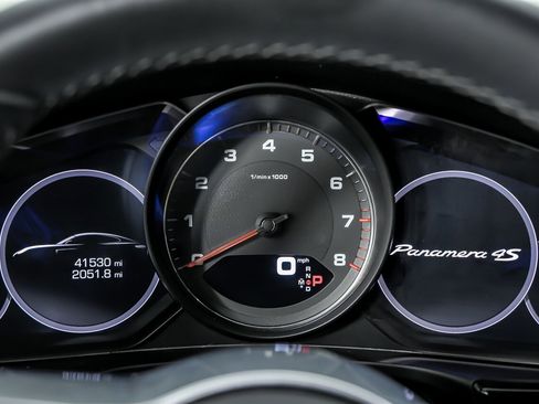 Used 2018 Porsche Panamera 4S image 28