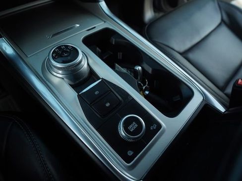 Used 2022 Ford Explorer XLT w/ Equipment Group 202A image 33