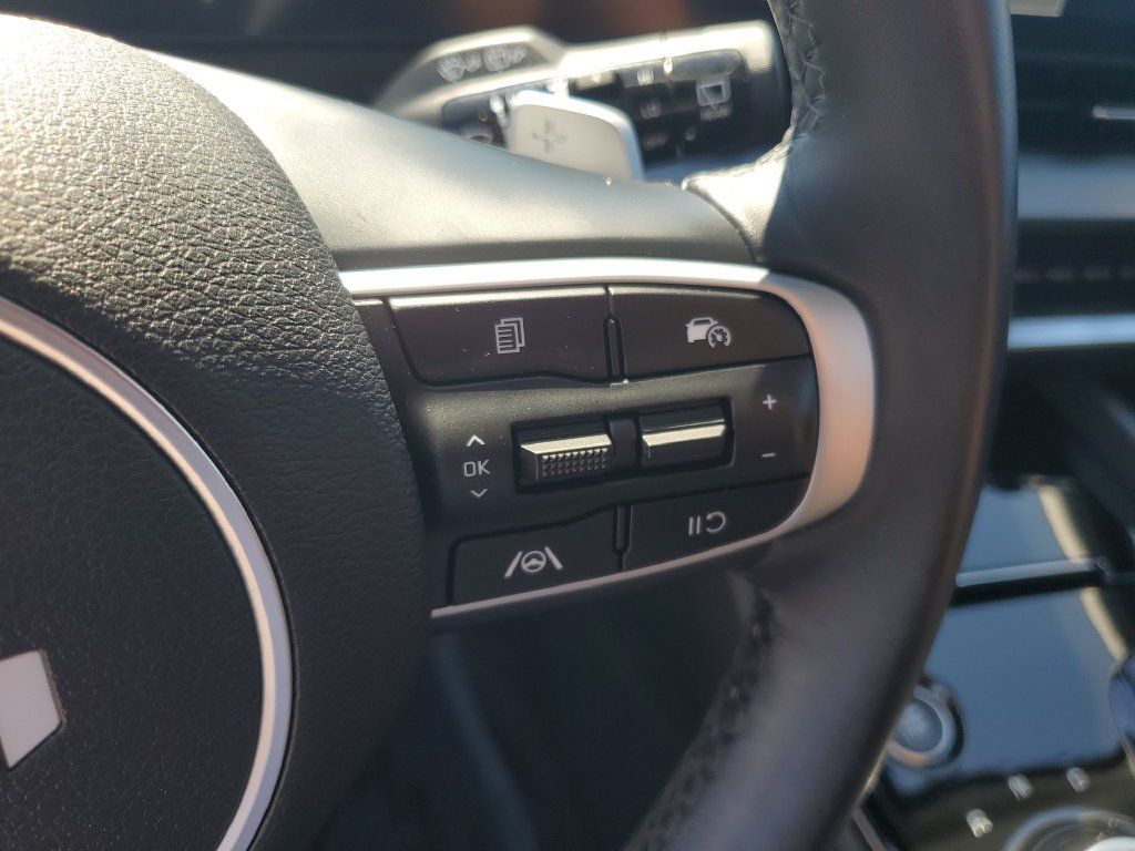 Used 2025 Kia Sportage EX AWD/4WD image 13