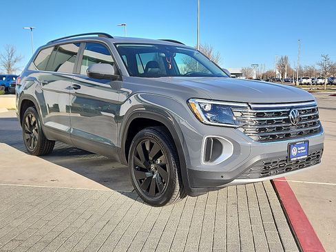 Certified 2025 Volkswagen Atlas SE w/ Panoramic Sunroof Package image 4