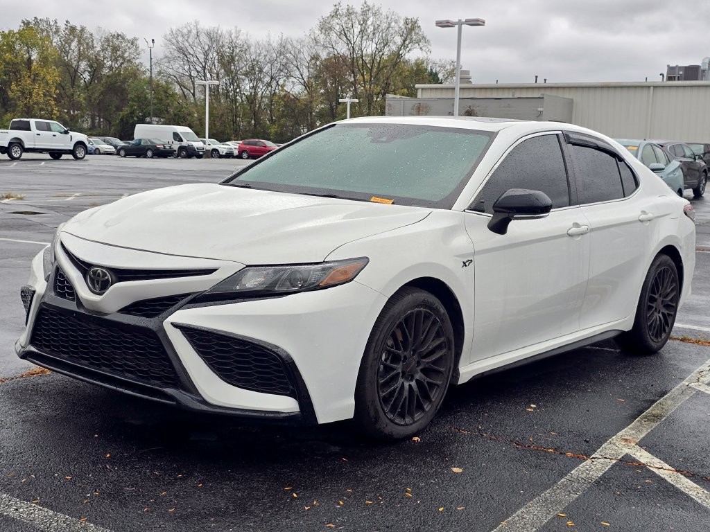 Used 2022 Toyota Camry SE w/ Convenience Package FWD image 4