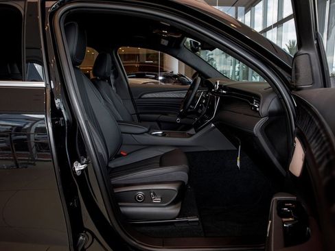 New 2025 Maserati Grecale GT image 37