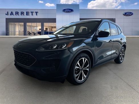 Certified 2022 Ford Escape SE w/ SE Sport Appearance Package FWD image 3