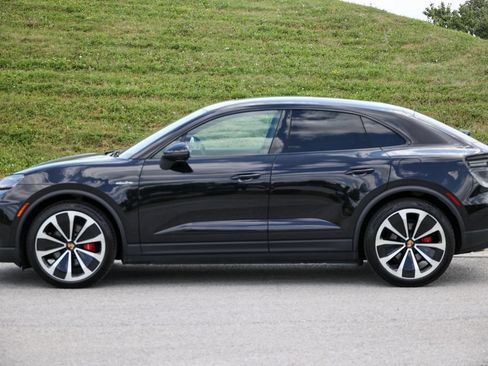 Certified 2025 Porsche Macan 4S Electric AWD/4WD image 2