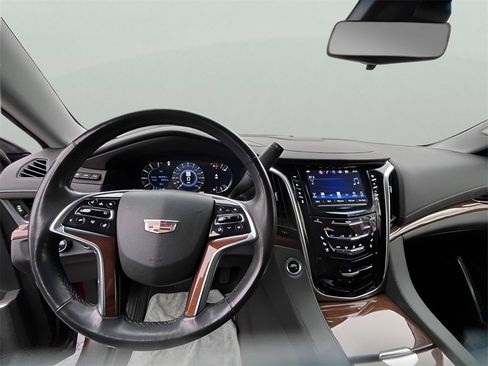 Used 2020 Cadillac Escalade Luxury image 15