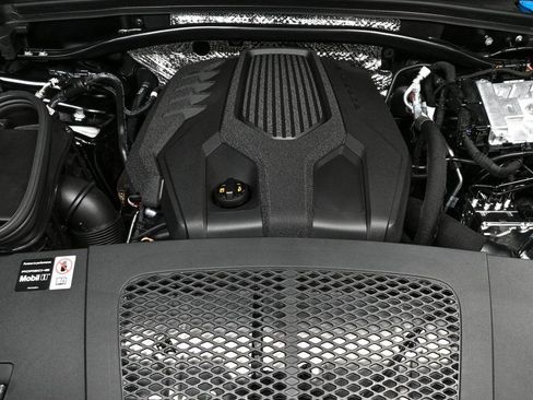 Certified 2026 Porsche Macan AWD/4WD image 35