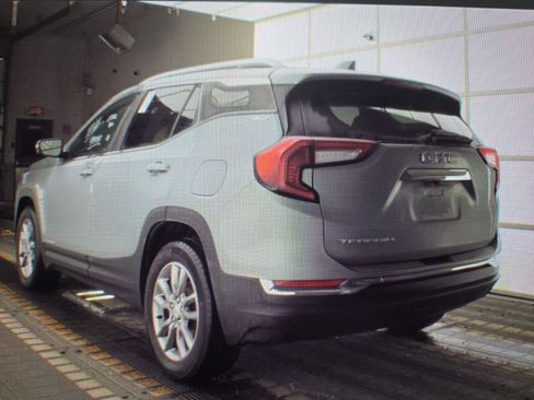 Used 2024 GMC Terrain SLT image 4