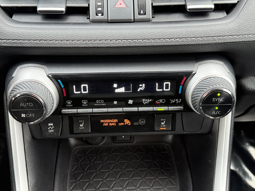 Used 2022 Toyota RAV4 XLE Premium AWD/4WD image 16