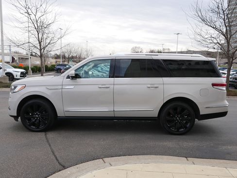 Used 2022 Lincoln Navigator L Reserve w/ Equipment Group 201A image 4