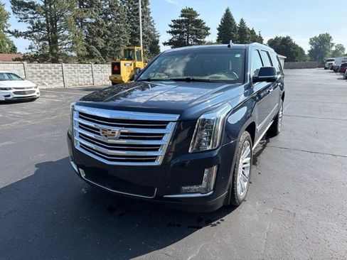 Used 2019 Cadillac Escalade ESV Platinum AWD/4WD image 2