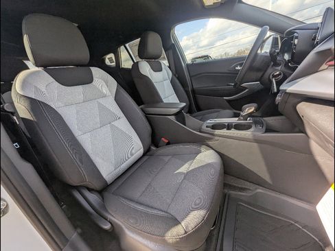 Used 2026 Chevrolet Trax RS FWD image 13