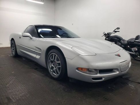 Used 1998 Chevrolet Corvette Coupe w/ Roof Pkg RWD image 3