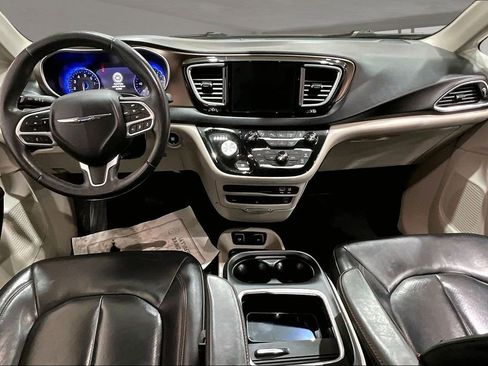 Used 2018 Chrysler Pacifica Touring-L Plus w/ Advanced Safetytec Group image 16