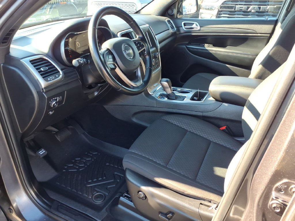 Used 2021 Jeep Grand Cherokee Laredo AWD/4WD image 14