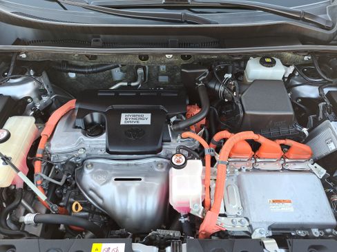 Used 2018 Toyota RAV4 LE image 27