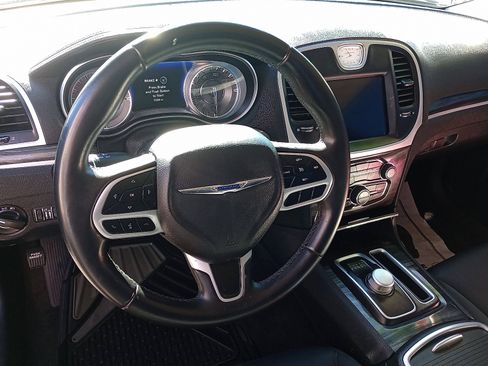 Used 2018 Chrysler 300 Touring w/ Sport Appearance Package image 9