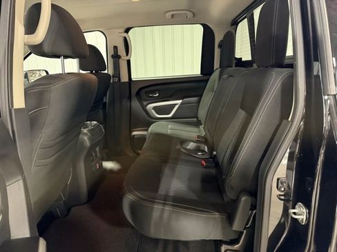 Used 2019 Nissan Titan SV image 27
