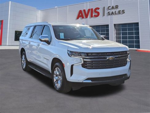 Used 2023 Chevrolet Suburban Premier image 3
