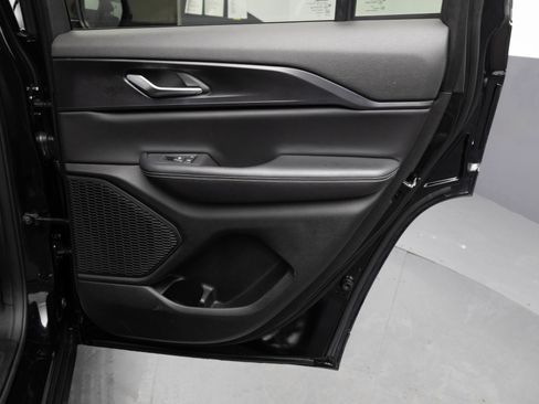 Used 2023 Jeep Grand Cherokee Laredo w/ Luxury Tech Group I image 37