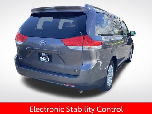 Used 2014 Toyota Sienna XLE image 11