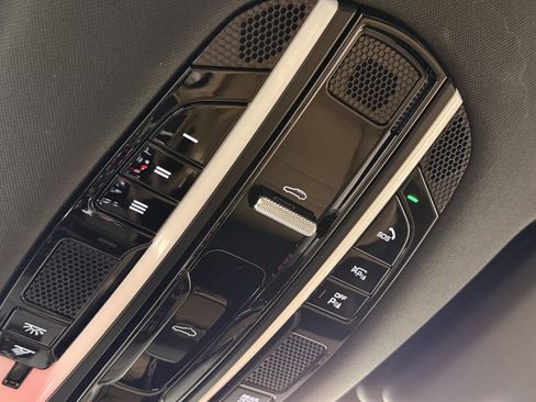 Certified 2023 Porsche Cayenne Platinum Edition image 36