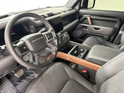 Used 2023 Land Rover Defender 110 X AWD/4WD image 4